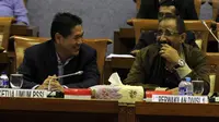 Erwin Budiman (kiri) dan Djamal Aziz saat RDPU dengan DPR (Nasuri Suray/Liputan6.com)