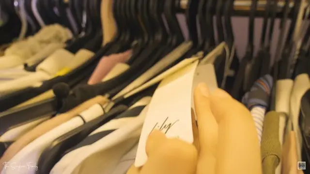 Potret Isi Lemari Barang Mewah Nagita Slavina (sumber: youtube/The Sungkars Family)