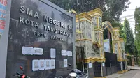 SMA Negeri 5 Kota Tangerang, angkat bicara soal sistem zonasi pada proses pendaftaran PPDB yang diprotes pria yang mengaku sebagai wali murid. (Liputan6.com/ Pramita Tristiawati)