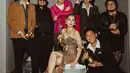 AMI Awards atau Penghargaan Anugerah Musik Indonesia 2023 baru saja diselenggarakan tadi malam, Rabu (8/11/2023). Musisi Indonesia berdatangan ke acara ini untuk menerima penghargaan, salah satunya adalah BCL. BCL tampil luar biasa dalam balutan strapless dress berwarna emas. Dress ini memiliki detail bentuk yang sangat cantik, dengan high-slit yang memperlihatkan kaki jenjang BCL. [Foto: Instagram/bclsinclair]