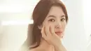 "Aku pernah dua kali terlibat dua kali proyek yang melibatkan Song Hye Kyo. Tentu saja aku sangat ingin bertemu dengannya," tuturnya. (Foto: allkpop.com)