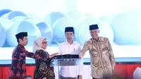 Presiden Jokowi didampingi Menaker Ida Fauziyah dan Gubernur Jateng Ganjar Pranowo meresmikan 1.113 Balai Latihan Kerja Komunitas.