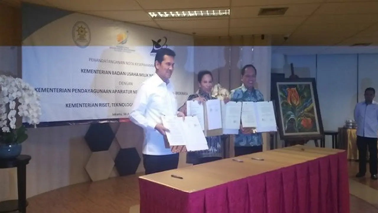 Kementerian BUMN menandatangani nota kesepahaman (MoU) dengan Kementerian PANRB. (Dok Merdeka.com)