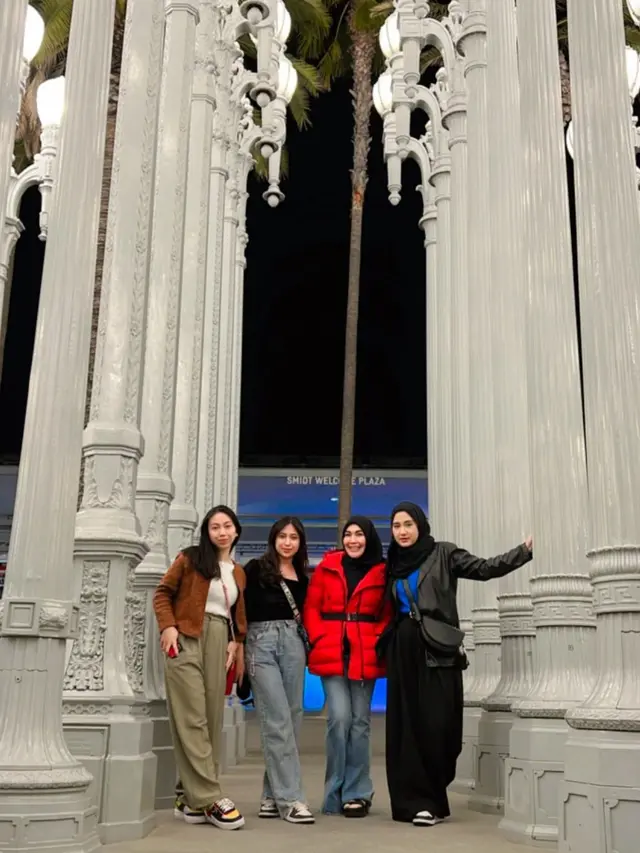 8 Potret Liburan Ibu Ayu Ting Ting di LA Tanpa Anak dan Suami, Seru Banget