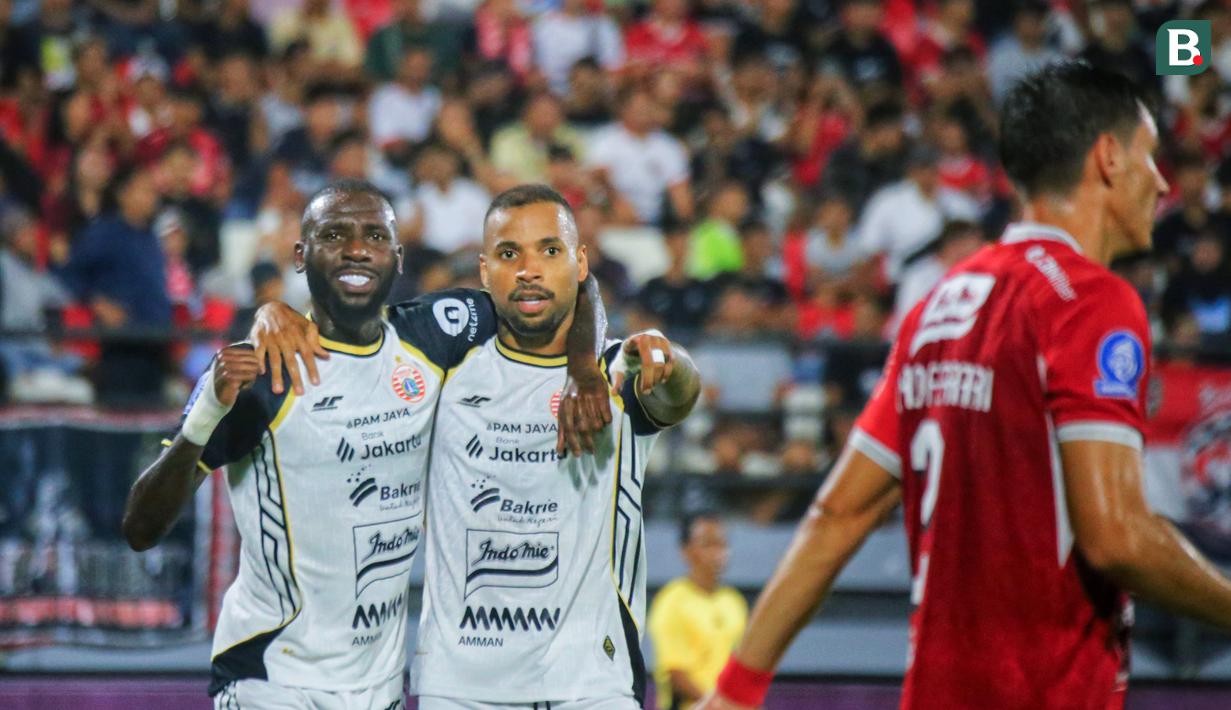 Pemain Persija Jakarta, Gustavo Almeida, melakukan selebrasi setelah mencetak gol ke gawang Bali United pada pekan ke-21 BRI Super League 2025/2026 di Stadion Kapten I Wayan Dipta, Minggu (15/2/2026) malam WIB. (Bola.com/Alit Binawan)