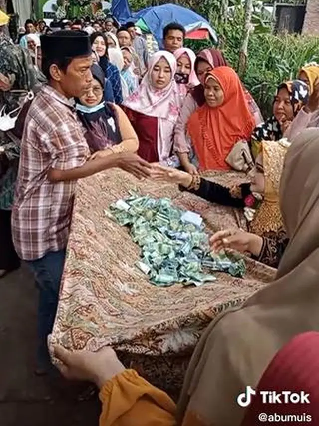 Tidak Pakai Amplop, Tradisi Sangon Manten Pernikahan di Demak Ini Viral