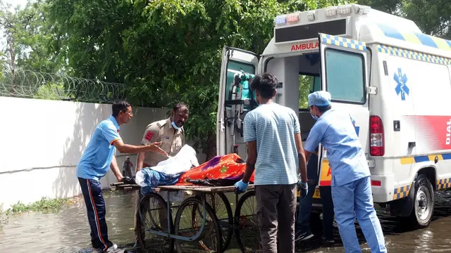 Keluarga Penumpang Air India Banyak yang Menunggu dengan Cemas di Rumah Sakit Ahmedabad