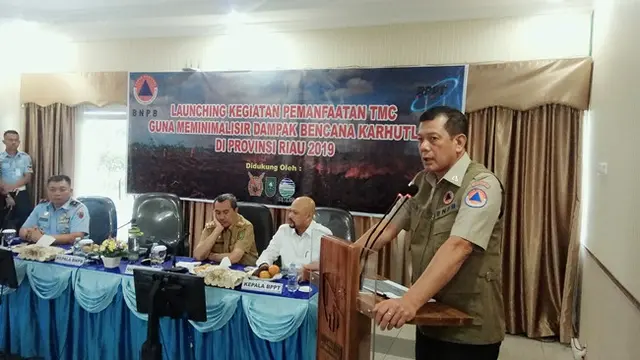 Kepala BNPB Letjen Doni Monardo dalam arahannya di posko Satgas Siaga Darurat Karhutla Riau