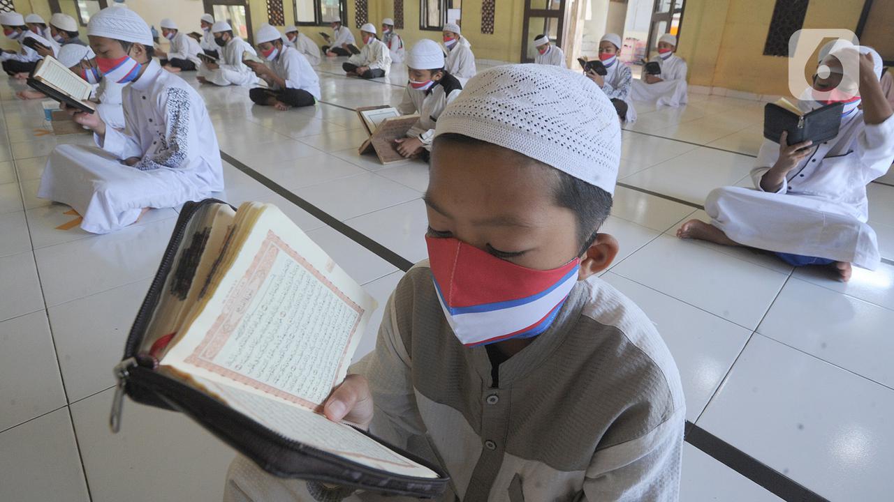 Para Santri Ikuti Khatam Al Quran Saat Pandemi