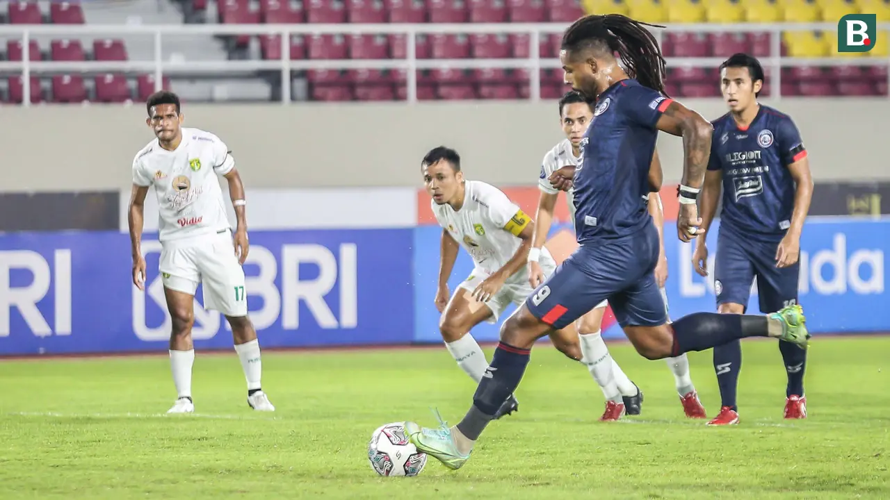 Foto: Derby Jatim, 10 Pemain Arema FC Harus Rela Berbagi Poin Dengan Persebaya Surabaya di Pekan Kesebelas BRI Liga 1