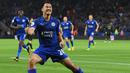 Shinji Okazaki. Striker Jepang berusia 36 tahun yang kini berstatus tanpa klub sejak meninggalkan FC Cartagena sejak akhir musim 2021/2022 ini pernah bermain di 3 liga top Eropa, yaitu Jerman, Inggris dan Spanyol. Di Liga Jerman ia memperkuat 2 klub, yaitu VfB Stuttgart dan Mainz 05 selama 5 musim mulai 2010/2011 hingga 2014/2015 dan total tampil dalam 155 laga dengan torehan 42 gol. Di Liga Inggris ia memperkuat Leicester City selama 4 musim mulai 2015/2016 hingga 2018/2019 dan total tampil dalam 137 laga dengan torehan 19 gol serta mampu meraih gelar juara Liga Inggris di musim debutnya. Di Liga Spanyol ia memperkuat SD Huesca selama 2 musim pada 2019/2020 dan 2020/2021 serta total tampil dalam 64 laga dengan torehan 13 gol. (AFP/Adrian Dennis)