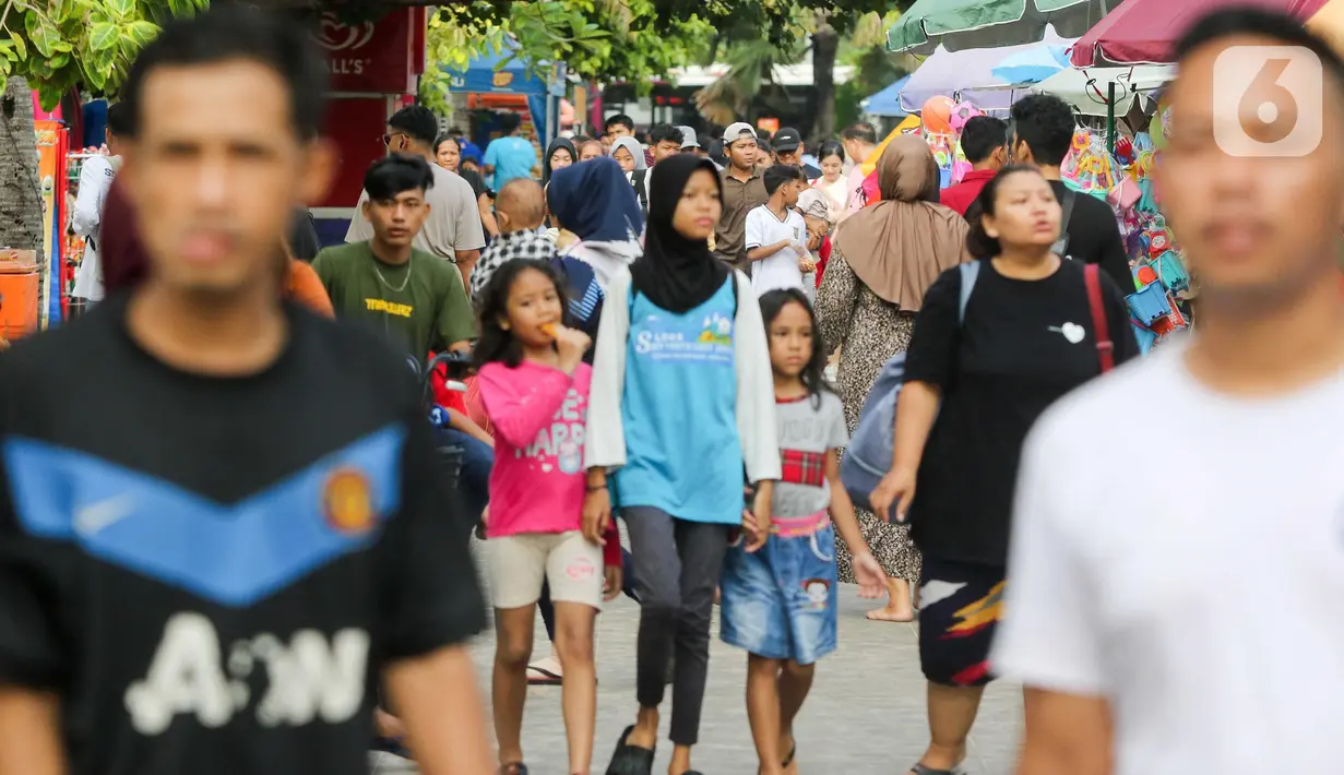 Pengelola Pantai Ancol Taman Impian, Jakarta telah menyiapkan berbagai program hiburan bagi pengunjung selama periode Lebaran 2025. (Liputan6.com/Herman Zakharia)
