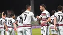 Pemain Portugal Cristiano Ronaldo (tengah) melakukan selebrasi usai mencetak gol ke gawang Luksemburg pada pertandingan Grup A kualifikasi Piala Dunia 2022 di Stadion Josy Barthel, Luksemburg, Selasa (30/3/2021). Portugal menang 3-1. (AP Photo/Olivier Matthys)