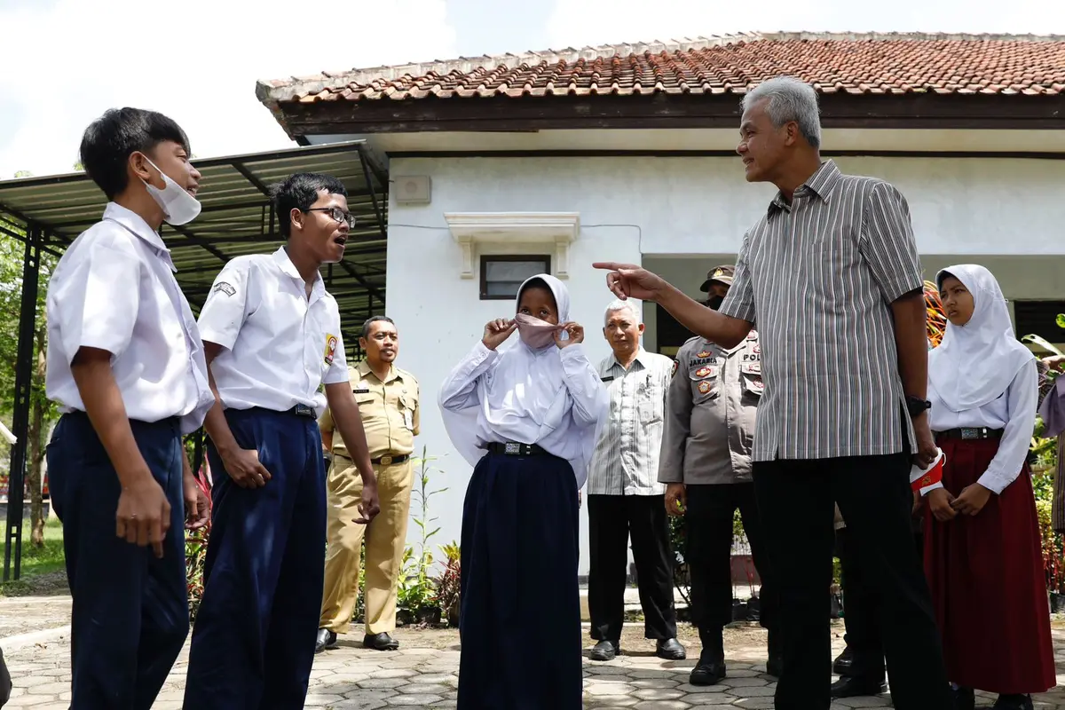 Gubernur Jawa Tengah Ganjar Pranowo, menyambangi Sekolah Pendidikan Khusus (SPKh) Negeri Karanganyar, Kabupaten Kebumen.  (Istimewa)