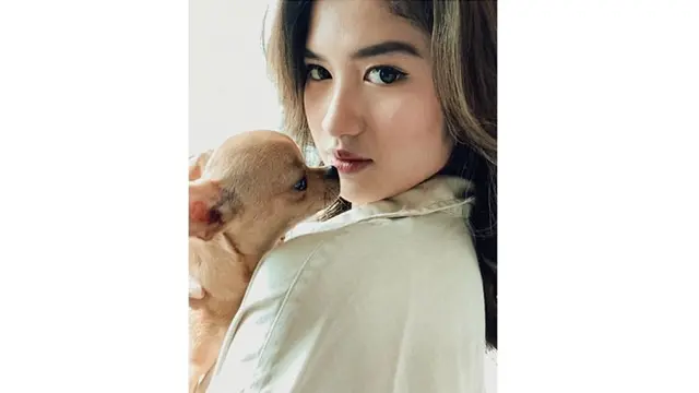 6 Gaya Ochi Rosdiana dengan Rambut Baru, Dipuji Netizen Makin Cantik