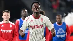AS Monaco telah resmi menyepakati penjualan Aurelien Tchouameni ke Real Madrid dengan nilai 4 kali lipat dari yang pernah dikeluarkan Los Blancos untuk mendatangkan Karim Benzema. Nilai tersebut menjadikan Aurelien Tchouameni sebagai salah satu penjualan termahal AS Monaco sepanjang sejarah. Berikut 5 daftar lengkapnya. (AFP/Damien Meyer)