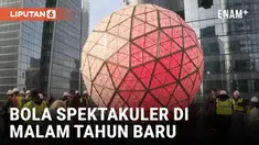 Bola ikonik Malam Tahun Baru di Times Square, New York, mendapat sentuhan akhir! Rapper Pitbull membantu memasang segmen kristal terakhir pada bola berdiameter 12 kaki dengan berat enam ton, dihiasi 2.688 kristal dan 32.000 lampu LED.
