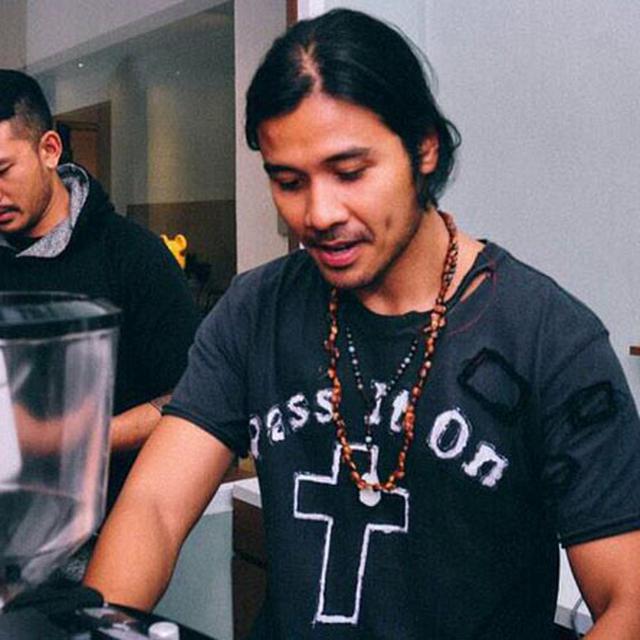 Chicco Jerikho Dengan Berat Hati Potong Rambut Page 4 Showbiz Liputan6 Com