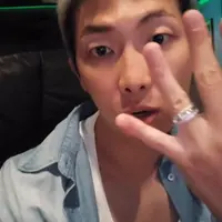 Hadiah Mewah Jin BTS untuk RM cincin dari perhiasaan FRED. Dok. Weverse