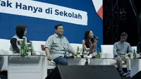 Prabowo Subianto (kedua dari kiri) saat sesi Ngobrol Publik #2 "Belajar Tak Hanya di Sekolah" Belajaraya 2023 di Pos Bloc, Jakarta Pusat pada Sabtu, 29 Juli 2023. (sumber: Belajaraya 2023)