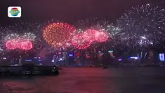 Perayaan ulang tahun ke-20  kembalinya Hong Kong dari Inggris ke China dimeriahkan dengan pesta kembang api. 