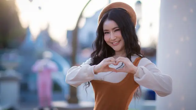 mencintai diri sendiri tersenyum