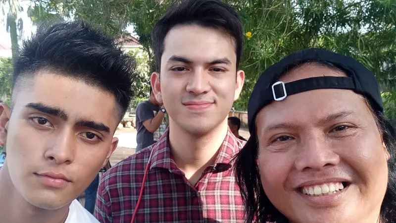 Ageng Kiwi bersama pemain sinetron Seleb SCTV