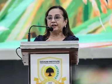 Presiden Filipina periode 2001-2010 Gloria Macapagal Arroyo menyampaikan materi di Golkar Institute, Jakarta, Sabtu (16/9/2023). Acara Golkar Institute Presidentia Lecture Series: Leadership Resilience in the ASEAN Region menghadirkan Gloria Macapagal Arroyo sebagai pemateri. (Liputan6.com/Faizal Fanani)