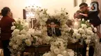 Keluarga dan kerabat melayat jenazah advokat Hotma Sitompul disemayamkan di rumah duka di kawasan Antasari, Jakarta Selatan, Rabu (16/4/2025). (Liputan6.com/Herman Zakharia)