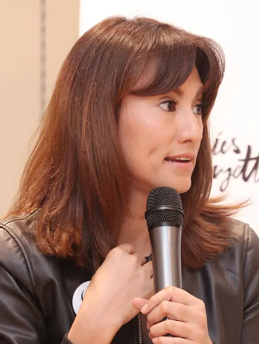 "Aku pengin bikin kampanye buat sosial media sama dokumentary tentang orang utan. Dimana-mana 'save orang utan' tapi enggak tahu kenapa harus orang utan," kata Davina Veronica. (Galih W. Satria/Bintang.com)