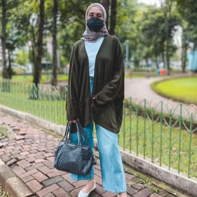 Akui Masih Belajar, Ini 6 Potret Annissa Adik Alyssa Soebandono dalam Balutan Hijab