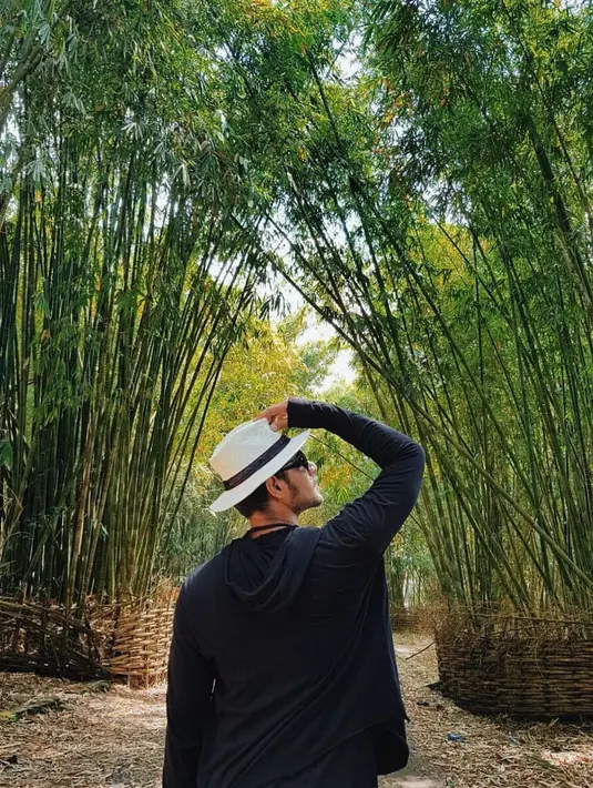 "Gua Insya Allah pengen menyumbang juga untuk sekolah itu untuk menggiring masyarakat kampung situ untuk sekolah di sana. Kita support aja, bukan dari financial aja," pungkas Ammar Zoni. (Foto: instagram.com/ammarzoni)