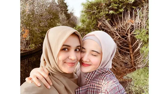 5 Seleb Kakak Beradik yang Miliki Wajah Mirip dan Susah Dibedakan