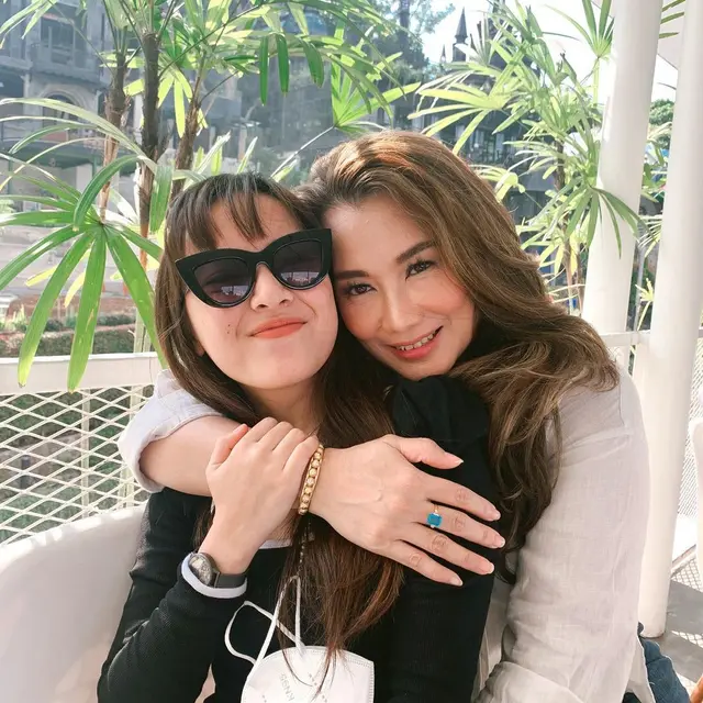 Diangkat Menjadi Anak Tahun 2013, Ini 6 Potret Reza Artamevia dan Baby Mamesah