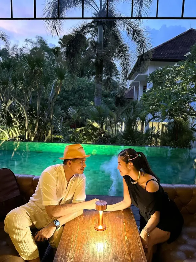 8 Potret Ryan Delon dan Sharena Liburan Berdua di Bali, Jalani Ritual Melukat
