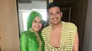 Selanjutnya, Bobby berfoto dengan seorang wanita yang juga mengenakan hijabnya. Yakni, Inge Amelia Nasution, yang merupakan kakak kandung dari Bobby juga. Kabarnya, Inge adalah angguta DPRD di Sumatera Utara sejak 2014 silam. (Instagram/ingenst)