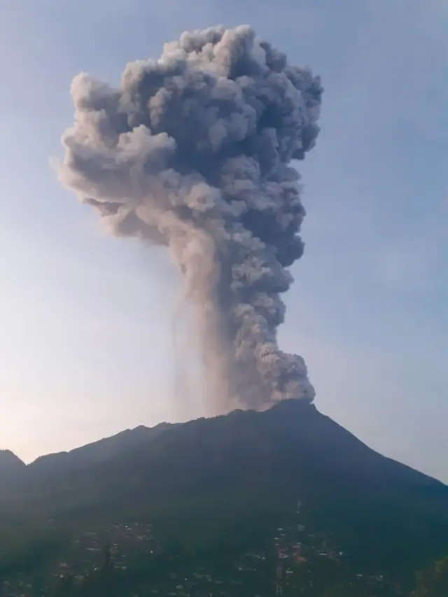 Letusan Gunung Merapi, Selasa pagi (3/3/2020) dari Pos Jrakah. (Foto: Liputan6.com/Wisnu Wardhana)