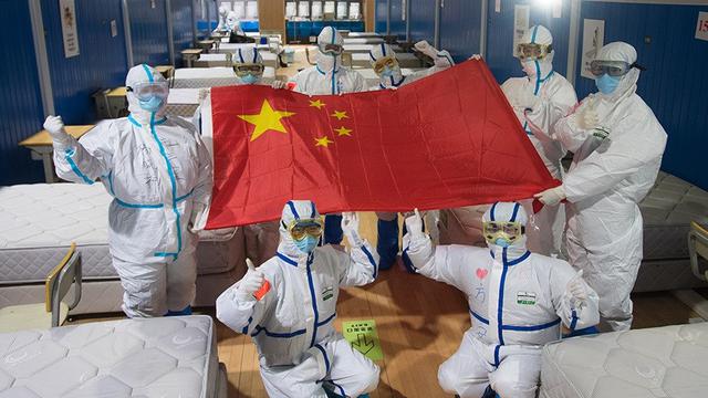 Para tenaga medis yang berjibaku di garda depan melawan Virus Corona