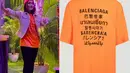 Ia juga pernah terlihat mengenakan T-Shirt Balenciaga yang dipadukan dengan jaket denim. T-Shirt Balenciaga Rp9.450.000. (Instagram/ Fashion Ayu Ting Ting).