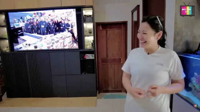 Potret Ruang TV Sederhana di Rumah Hesti Purwadinata