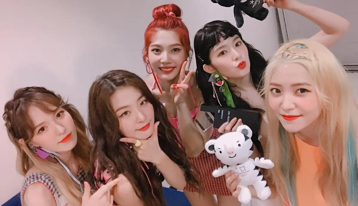 Red Velvet sendiri mengaku bangga bisa mewakili Korea Selatan di pentas tur kunjungan balasan yang akan digelar di Pyongyang. (Foto: instagram.com/redvelvet.smtown)