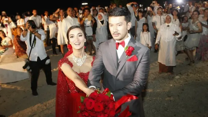 Atiqah Hasiholan dan Rio Dewanto