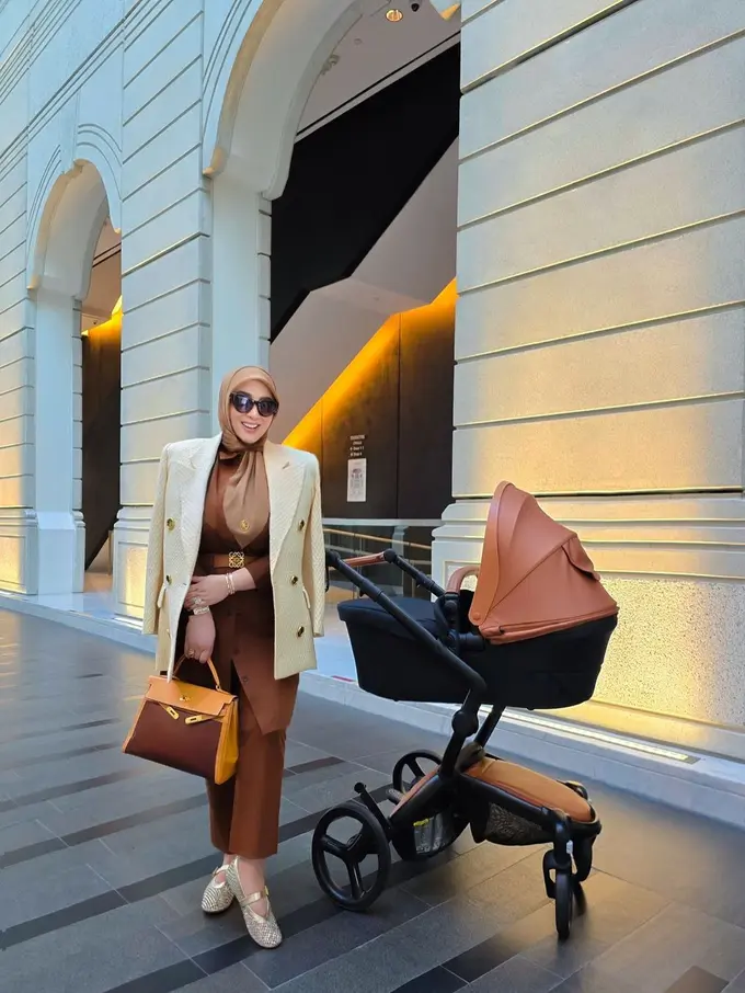 Gaya Mahal Syahrini Momong Baby R, Comeback dengan Pesona Khas Sosialita dengan Konsisten Jinjing Tas Hermes