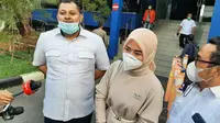Selebgram Marissya Icha didampingi penasihat hukum, Ahmad Ramzy melaporkan Medina Zein ke Polda Metro Jaya. (Liputan6.com/ Ady Anugrahadi)