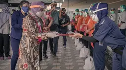 Kunjungan yang dilakukan pun kurang lebih ada lima lokasi. Rumah sakit yang dikunjungi pun yaitu Rumah Sakit Adi Husada, Rumah Sakit Premier Surabaya, Rumah Sakit Islam, Rumah Sakit RKZ, dan Rumah Sakit Darmo. (Liputan6.com/IG/@surabaya)
