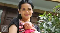 Shezy Idris Wariskan Bakat Narsis kepada Anak