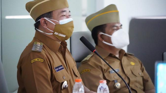 Salurkan Bantuan untuk Warga Miskin Selama PPKM, Bupati ...