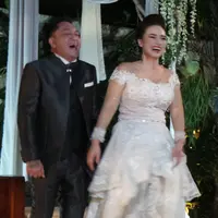 Ekslusif Feby Febiola dan Franky Sihombing Resepsi