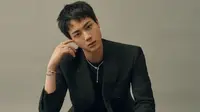 Jin BTS ditunjuk jadi duta merek pertama jenama perhiasan mewah di bawah naungan LVMH, FRED. (dok. Instagram @jin/https://www.instagram.com/p/C9J1rruBn8x/)