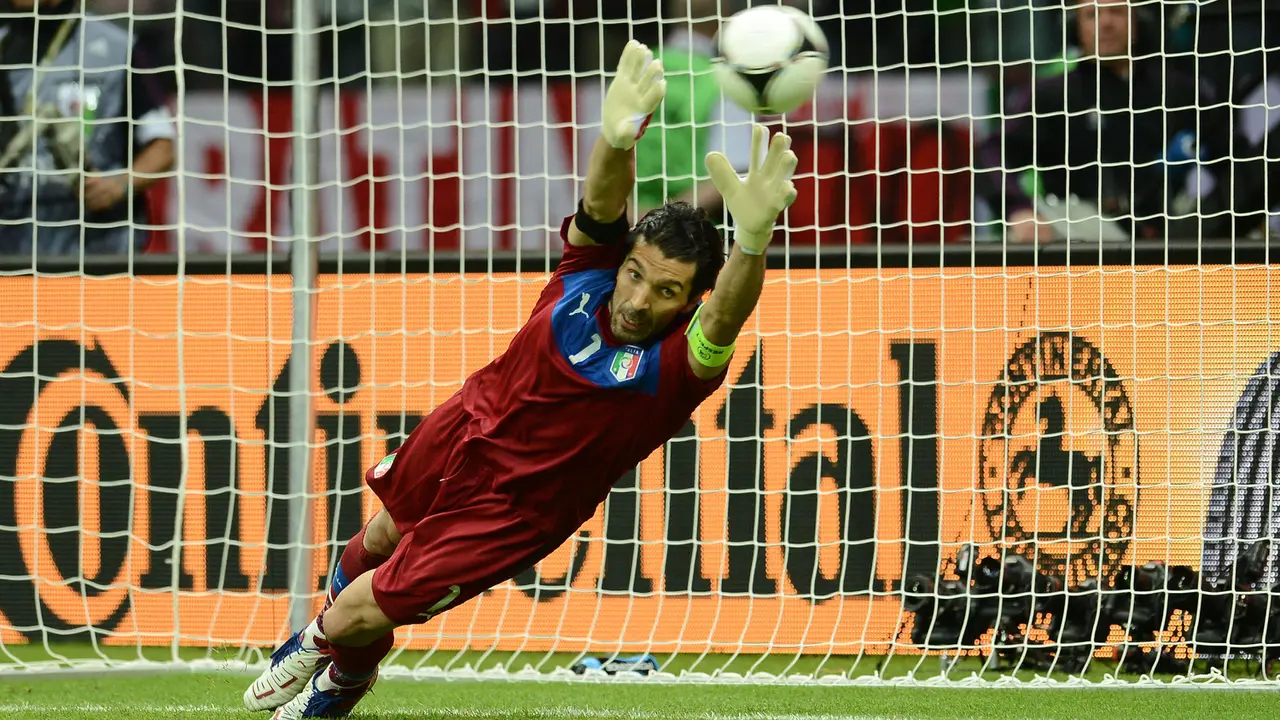 Foto Piala Eropa: Kokoh di Bawah Mistar Gawang, 8 Kiper dengan Cleansheet Terbanyak di Final Gelaran Euro, Termasuk Buffon dan Neuer
